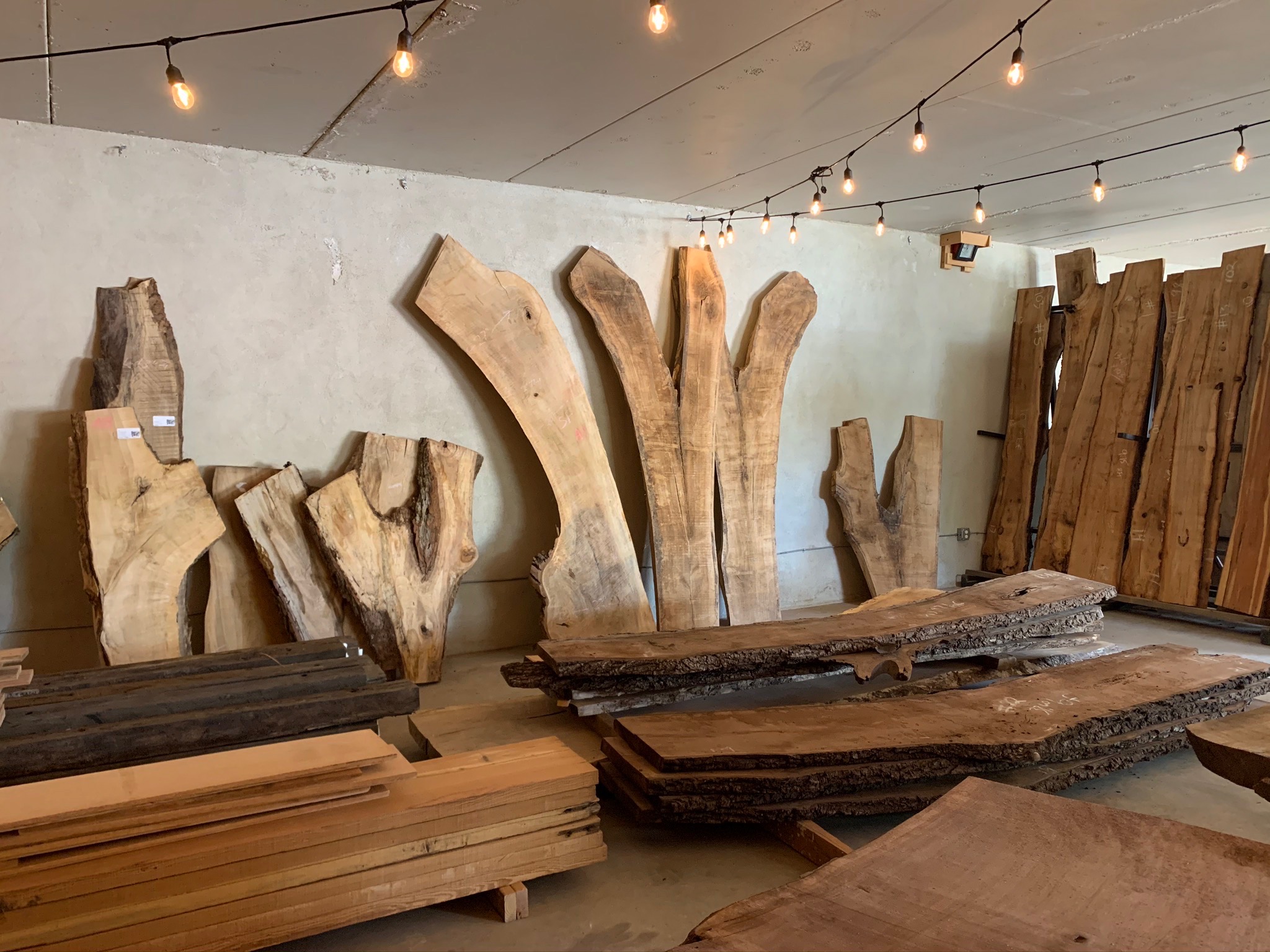 Boxcar Woody Santa Fe – Vintage Wood, Live Edge Slabs, Reclaimed Lumber